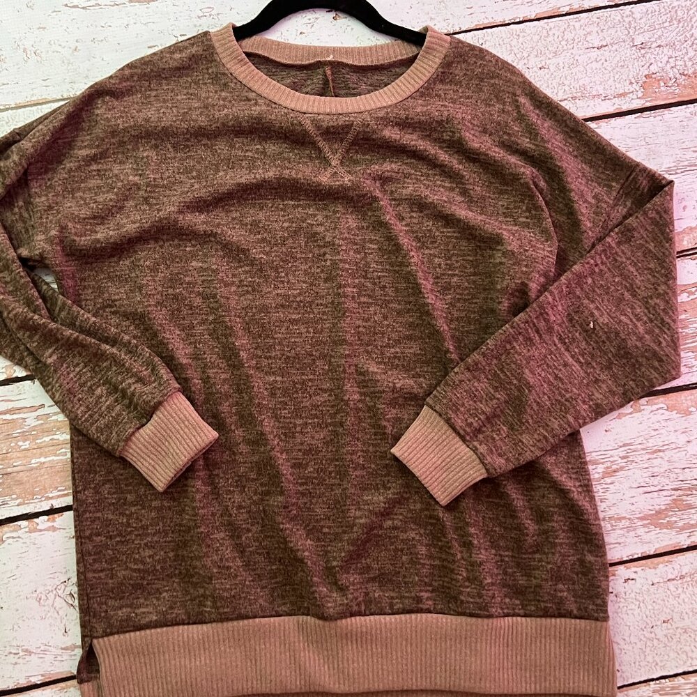 Brandless long-sleeve brown lightweight sweater